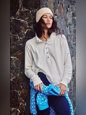 NWT FREE PEOPLE MOVEMENT SO FLY HENLEY IVORY